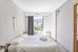 Chambre parentale avec lit double dans la Casa de Laetitia